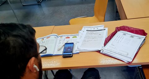 Tisch mit Materialien