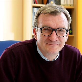 Portraitfoto Alexander Piendl - Koordinator für die Beschulung UmF/ BAF/ EU-Zw an der vhs Regensburg