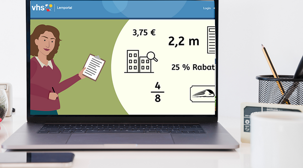 Laptop auf Schreibtisch, der Monitor zeigt das vhs-Lernportal